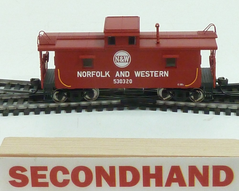 Atlas N&W Caboose #530320 unboxed | Garden Railway Specialists Tel ...