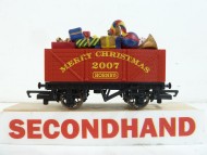 Hornby R6380 7 Plank Wagon with Load Christmas 2007