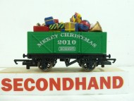 Hornby 7 Plank Wagon With Xmas Load 2010