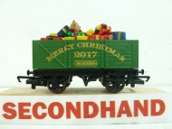 Hornby R6825 7 Plank Christmas 2017